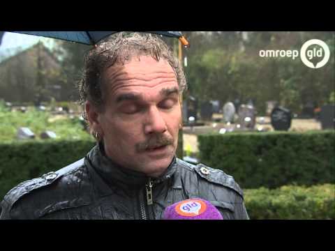 Nabestaanden ontdekken steen van ander op graf vader