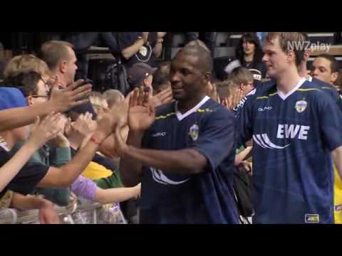 EWE Baskets dominieren erstes Heimspiel