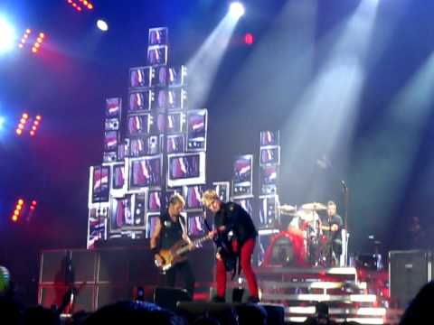 Green Day - American Idiot (from awesome as fuck cd) - live at Montreal  21/08/10