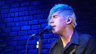 @mtrench Marianas Trench sings Masterpiece Theatre live at The Roxy