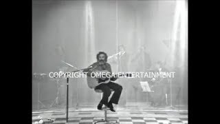 Kadr z teledysku Xuxu Beleza tekst piosenki Georges Moustaki