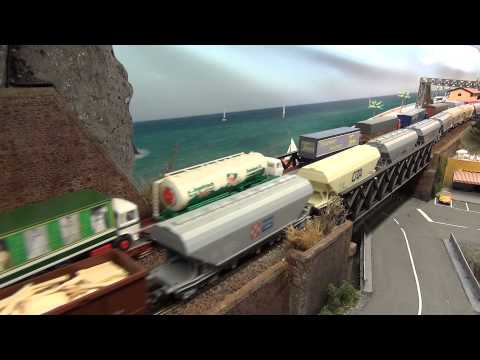 TRENO MERCI E RO.LA IN TRANSITO SUL PONTE : PLASTICO CUNIFER - 12 - 6 - 2014.