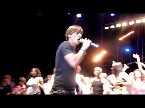 live Gilles Luka 'reviens'