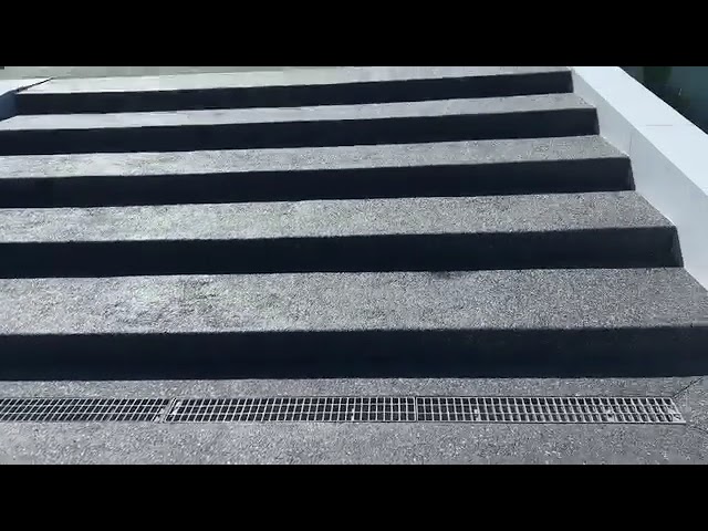Hands on Concrete Vic