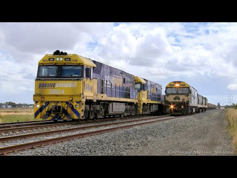 3XM4 Steel Train Overtakes Three Hopper Grain Train (8/12/2021) - PoathTV Australian Railways