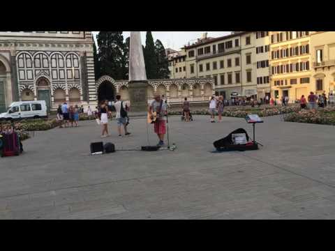 Francesco Bassi sings in Florence at the Piazza S. Maria Novella