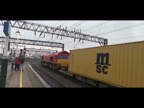 66100 'Armitist 100' rudely blocked by TFW 175003 at Manchester Piccadilly (12.4.2022)