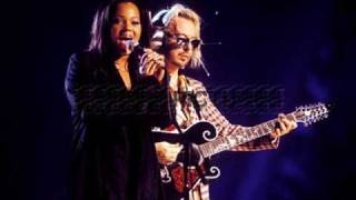 shola ama &amp; dave stewart - you might need somebody (live grammys)