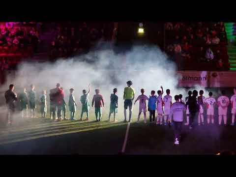 SV Brake - Rot Weiß Emden - Einlauf Endspiel des Finale Aurich Cup Finale 07.01.2024 E-Jugend
