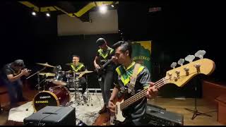 Download lagu The Offside Hijau Kuning Biar jasa jadi kenangan live at Kelab Legasi Kedah Kicau Kenari 18/3/2023 mp3 Download lagu The Offside Hijau Kuning Biar jasa jadi kenangan live at Kelab Legasi Kedah Kicau Kenari 18/3/2023 mp3