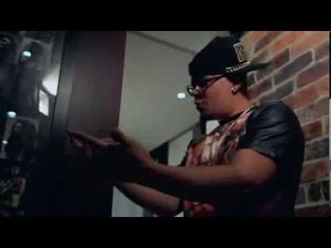 Bebo Tr3s Ft. Gabo  "El De La Comision" - Curiosidad (Official Video) 2014