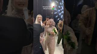Download lagu momen haru ketika sahabat dikasih bunga pengantin ‼️‼️ #sahabat #momenharu #nikah #bunga mp3