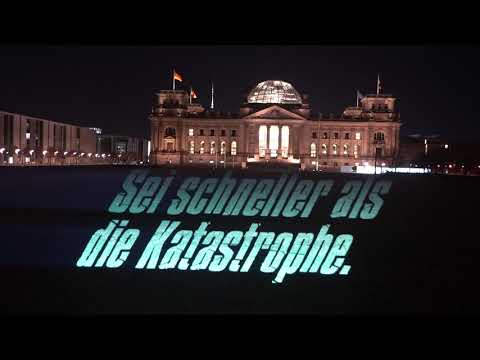 Lichtinstallation in Berlin: Sei schneller als die Katastrophe!