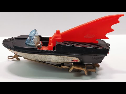 Corgi refurbished Batboat Glastorn with trailer No. 107. Toy diecast model.
