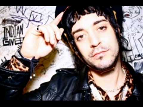 Space Cowboy ft Chelsea Korka - Falling Down (Remix)