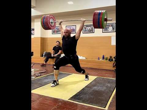 Ruslan Nurudinov (110) 230 kg clean and jerk