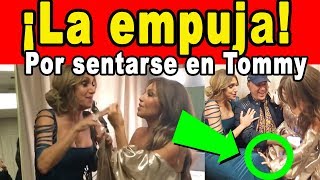 Thalía EMPUJA A Lili Estefan POR SENTARSE en las PIERNAS de Tommy Mottola