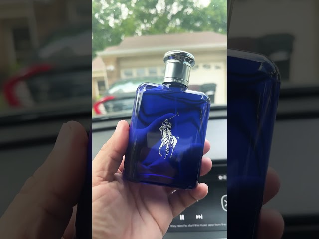 Vídeo relacionado con Ralph Lauren Polo Blue Eau de Toilette, Aroma Masculino y Cítrico, Intensidad Media, Fragancia Estimulante, Uso Diario, Larga Duración, Perfume de Lujo para Hombres, 200 ml.