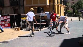 preview picture of video 'Pradoluengo, Olimpiada de Malabares, Carrera de Monociclos, 8 junio de 2014'