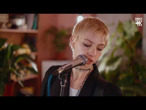 Forest TV #16 : Stella Rose - Beautiful twentysomethings