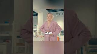 Download lagu Wanita itu menemukan bahwa pakaian mahalnya ditutupi dengan uang dolar AS.#shosts #film mp3
