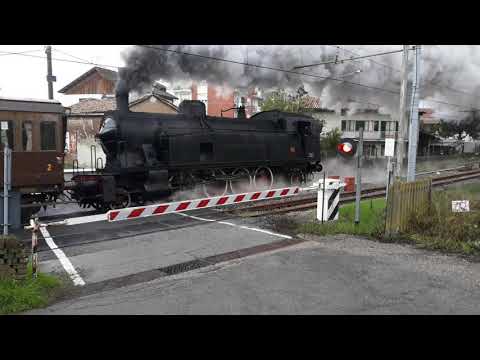 Passaggio a livello Nizza Monferrato (AT) treno storico - Level crossing Nizza Monferrato