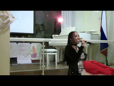 Elisete sings Verka Serduchka at the Russian Center - Vse budet horosho