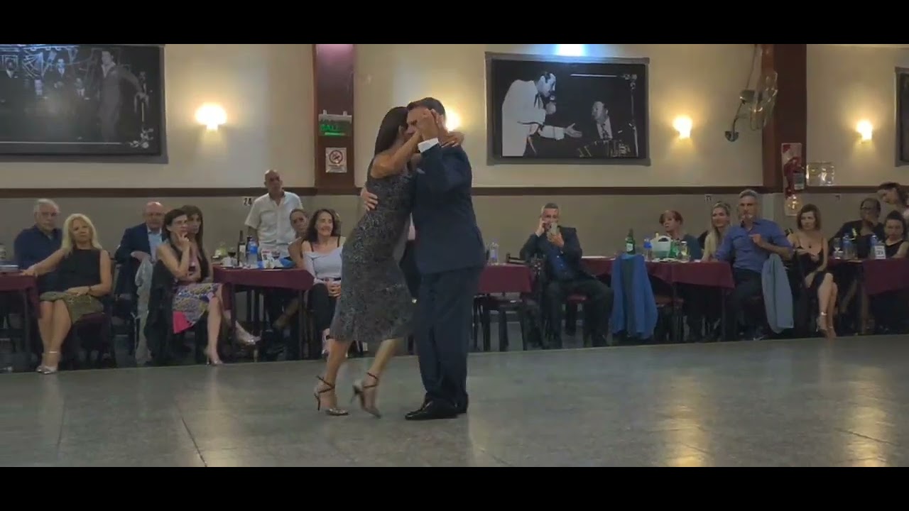 Video thumbnail for "Boedo y San Juan" Di Sarli-Rufino. Juan Amaya y Valentina Garnier en Milonga la Baldosa 12/1/24