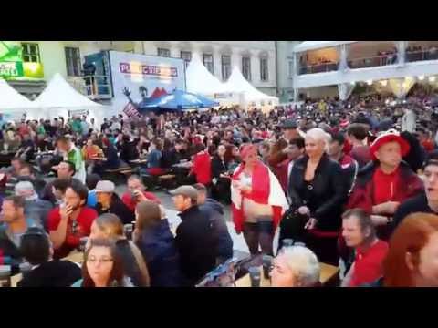 Public Viewing am Grazer Karmeliterplatz - die Welle