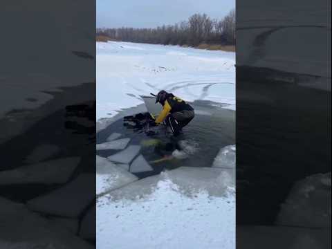 Pod quadem pęka lód