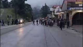 Ex militares bloquean dos carriles en Alta Verapaz