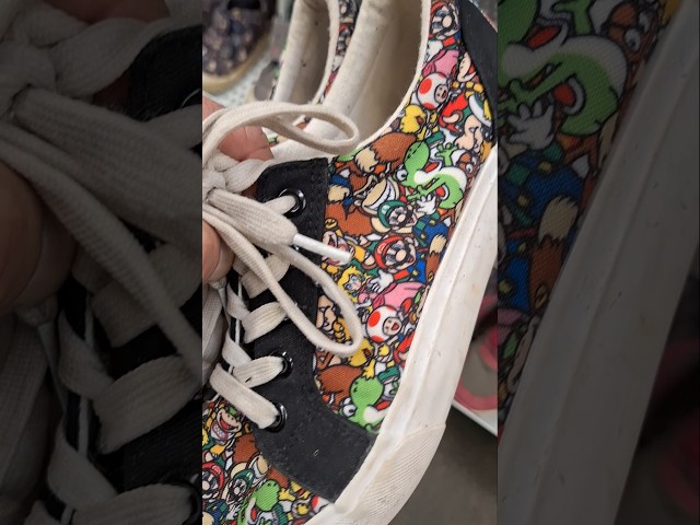 Vídeo relacionado con Super Mario Brothers - Zapatillas deportivas para niños con luces intermitentes de Nintendo, azul, rojo, blanco, 30 EU