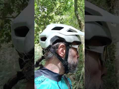 Cachoeira SAMAMBAIA. Quatro barras Piraquara PARANÁ Brasil De bike pedalando.