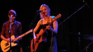 2015 11 20 Emily Kinney - Mess