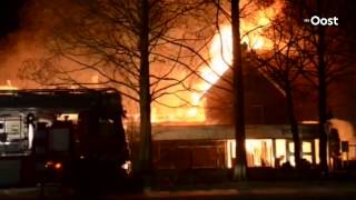 preview picture of video 'Grote uitslaande brand bij restaurant in Diepenheim'