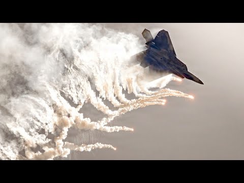 Incredible F-22 Raptor with FLARES!