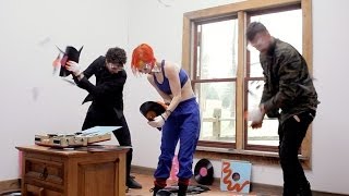 Paramore - Most Vinyl Records Broken By 3 People In 1 Minute