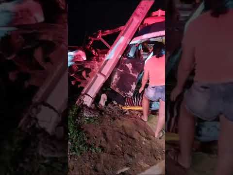 Acidente na BR101 em Sooretama deixa duas pessoas feridas.