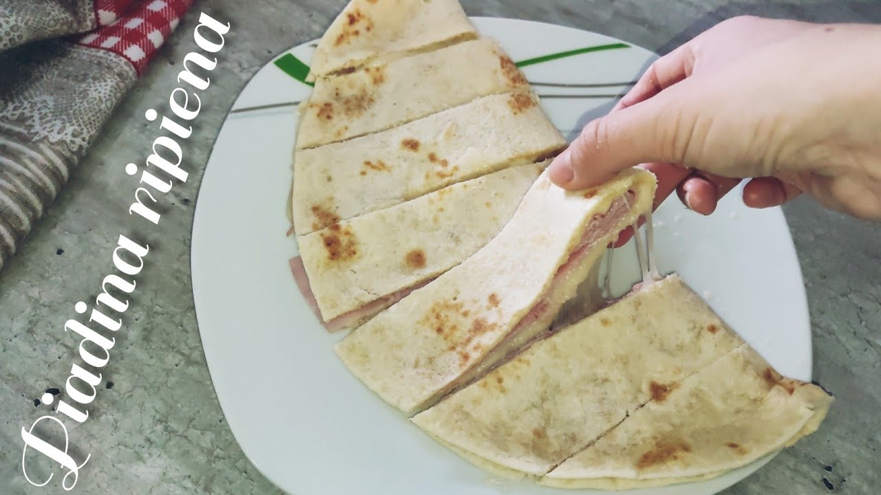Piadina ripiena con prosciutto e formaggio /sunca si Branza/ham and chesse