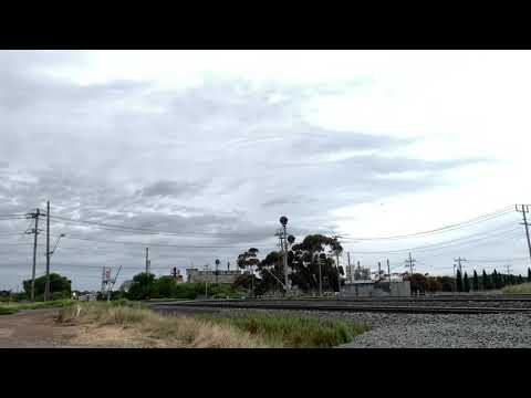 6MP4 Pacific National toll train at St. George’s road level crossing (19/11/2021)