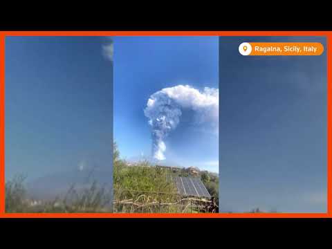 意大利埃特納火山噴發後噴出火山灰 (Italy's Mount Etna spews ash after eruptions)