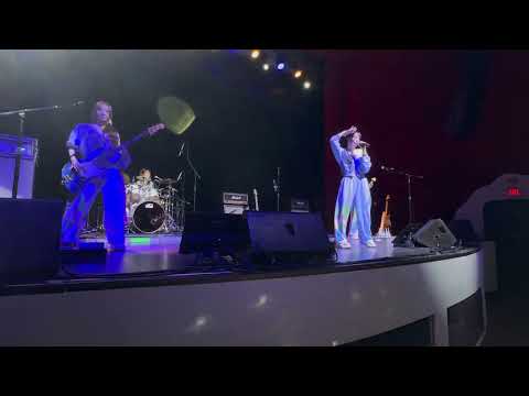QWER FAKE IDOL fancam (4K 60FPS) 20251111 2025 QWER First World Tour Rockation Fort Worth