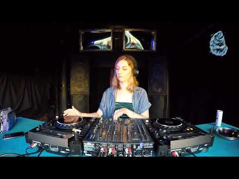 The Blue Oyster: Young Majli / 27.06 / 19 - 20