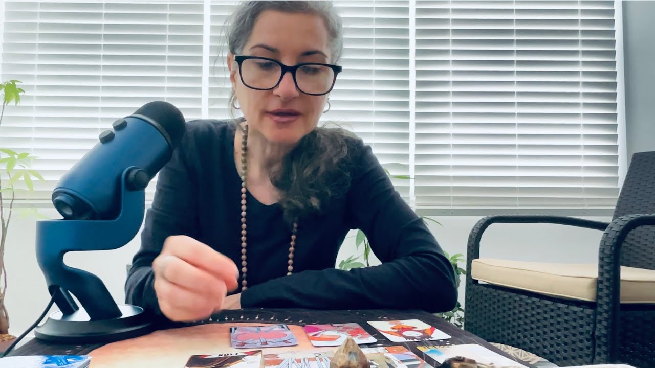 YOU ARE MAKING A BIG DECISION ✨~ Tarot Reading🔮✨