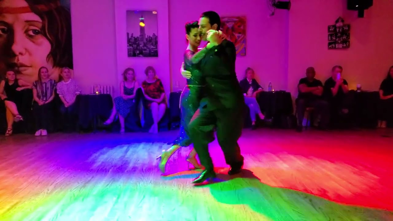 Argentine tango: Florencia Borgnia & Marcos Pereira with Carlos Habiague - Silueta Porteña