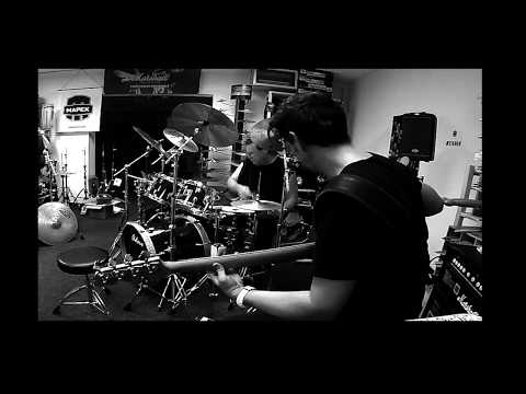 legendary drummer Rick Latham (Chuck Rainey, Quincy Jones) laying down a bass & drum groove