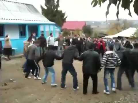 Hora în două părți ca la Zapodeni