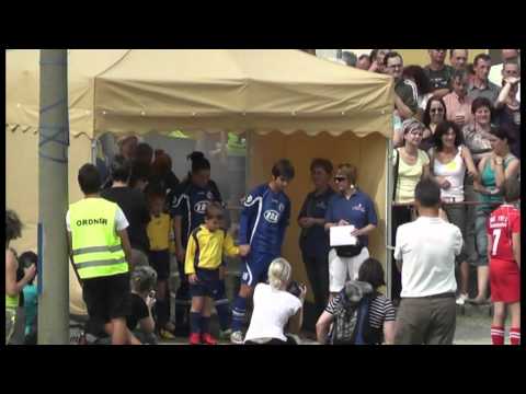 1.FFC Turbine Potsdam in Großröhrsdorf - 06.08.2011 - Einlauf der Mannschaft