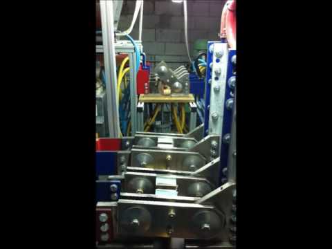 Horno de Inducción para fundir metales. Sistema de selección neumático para el horno a trabajar.