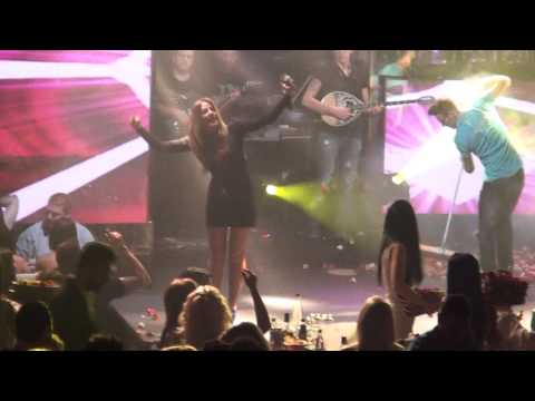 xryspa live on caramela live stage athens